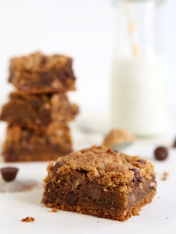 Whole Wheat Peanut Butter Chocolate Chip Cookie Bars | completelydelicious.com