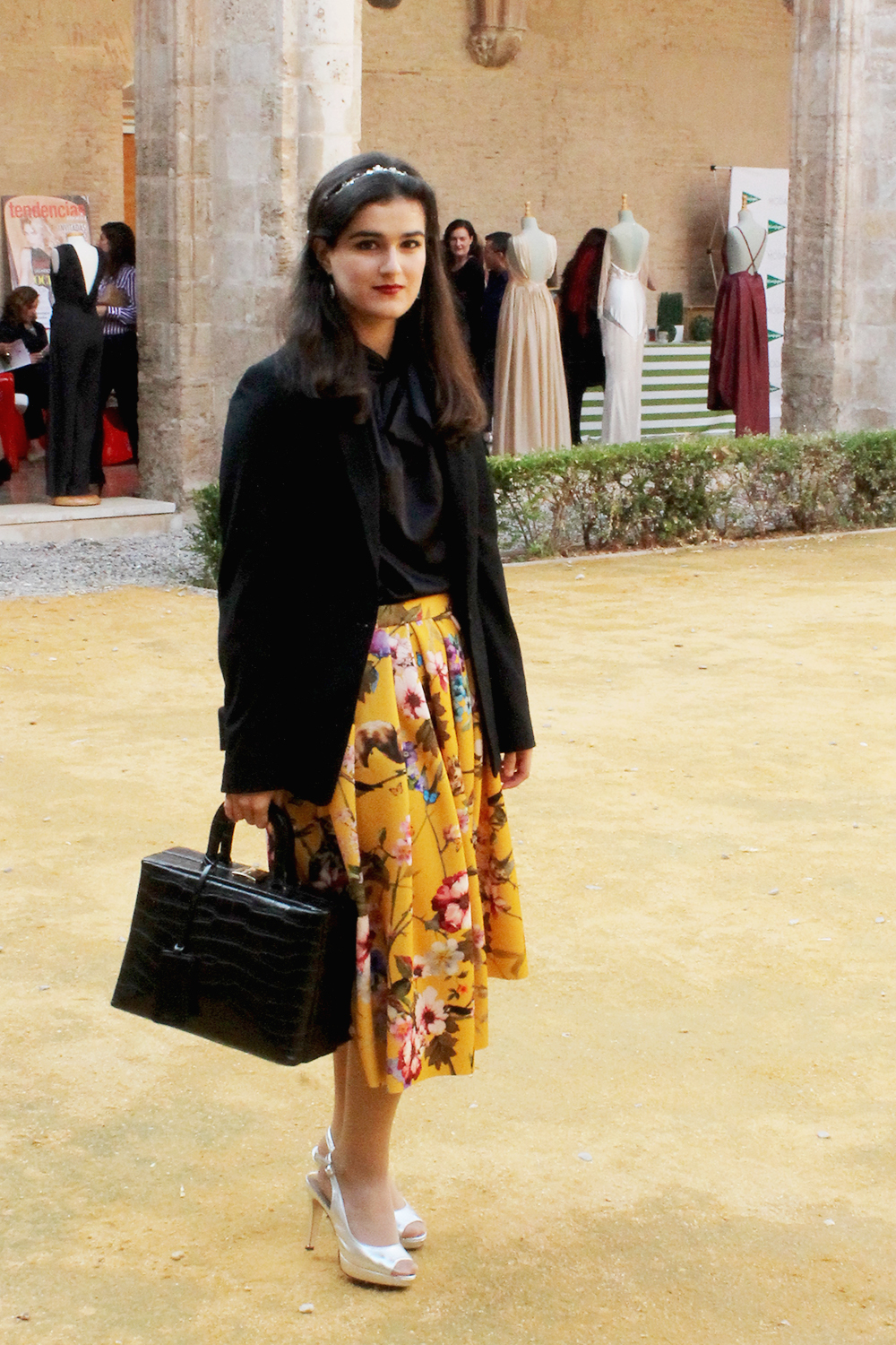 something fashion valencia fashion week VFW outfit D&G 50's inspired skirt, Dolce Gabanna circle skirt vintage fairytale yellow floral pattern