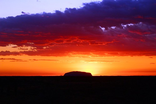 sunrise alba australia uluru paesaggio spettacolo ayersrock aroundtheworld magiccolors