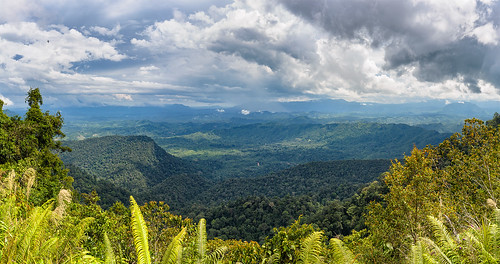 valley malaysia sarawak borneo kuching padawan visit highlands resort plateau d7001835g hill mountain border indonesia pano landscape land view overlook