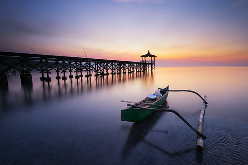 longexposure sunset seascape beach indonesia landscape java boat nikon jetty east filter lee nd 06 jawa timur pantai graduated waterscape 1635mm gnd jukung d810 situbondo pasitputih