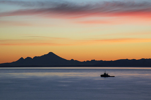 sunset mountains alaska boat ak kenaipeninsula fishingboat cookinlet nikiski mtredoubt d7000 kenaispurhighway