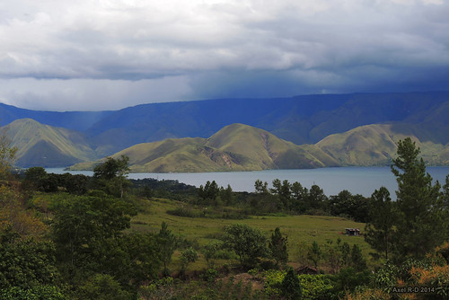 sumatra indonesia lac nuages montagnes samosir laketobadanautoba