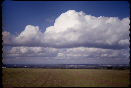 camera sky film field clouds analog 35mm vintage geotagged skies mr swindon super fields braun gareth cloudscape tempus paxette morodo braunsuperpaxette volat mrmorodo garethwonfor tempusvolat