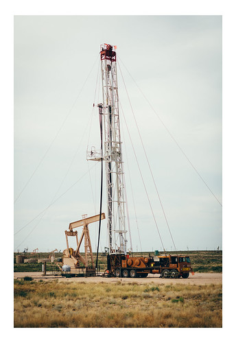 county new usa west field america canon mexico texas lift desert artificial basin 100mm gas pump rig oil 5d f2 patch eddy crude pumpjack permian markiii oilgas workover m35d