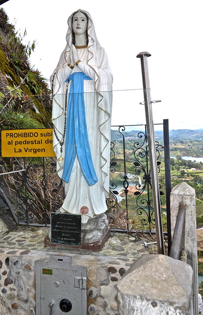 halfway point, of the rock of guatape, Virgin Mary is blessing this area