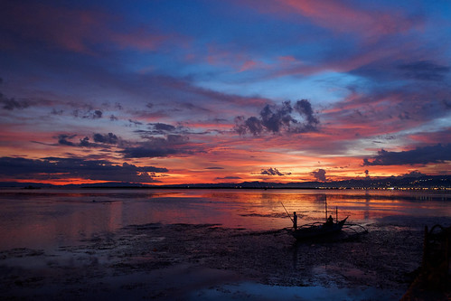 sunset night dinner seaside resort lapulapucity フィリピン olympusmzuikodigitaled12mmf20 中央ヴィサヤ lantawfloatingnativerestaurant philippinesフィリピン cebuセブ mactanislandマクタン島 philippinecuisineフィリピン料理 コルドヴァ em101653