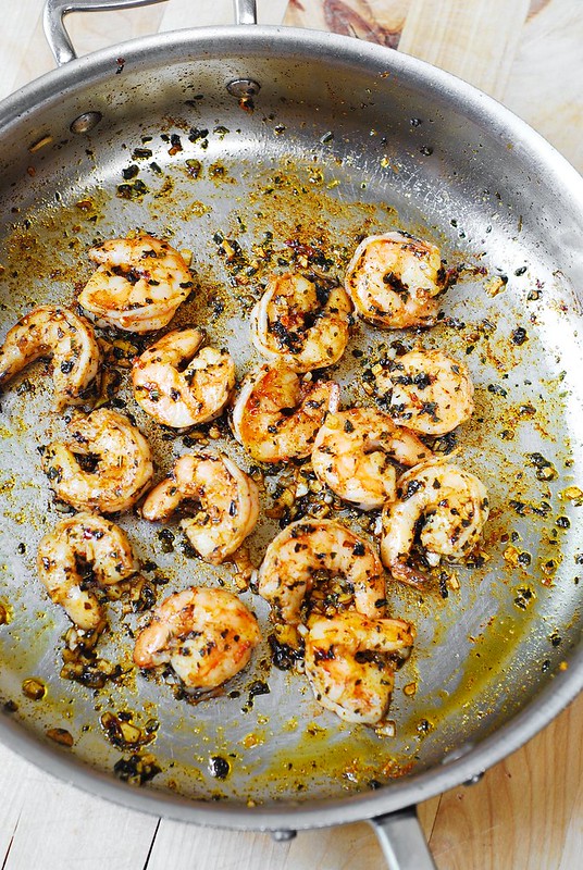 how to cook shrimp, cooking shrimp in basil olive oil and crushed red pepper