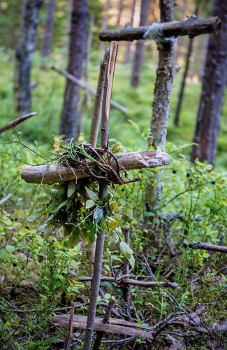 forest tallinn estonia cross crucifix twigs hiiumaa eesti hillofcrosses ristimägi kõrgessaare troydavidjohnston hiiucounty