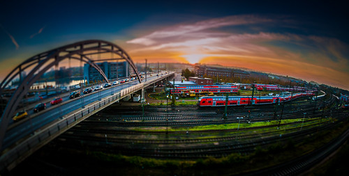 morning bridge cars train sunrise germany harbor infrastructure rails trafficjam kiel schleswigholstein hörn faketiltshift gablenzbrücke dehörn