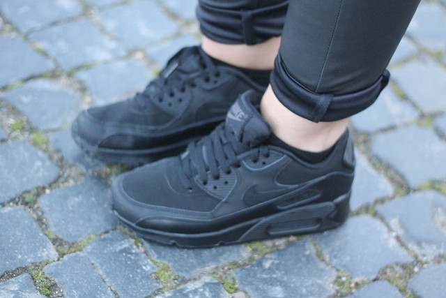 nike-air-max-90-schwarz-defshop-sneaker-schuhe-outfit-kombi-look-fashionblog-blogger