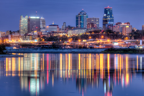 city usa reflection water horizontal skyline architecture night outdoors evening twilight downtown cityscape waterfront skyscrapers dusk scenic nopeople illuminated kansascity missouri multicolored highrises missouririver kansasriver traveldestinations colorimage buildingexterior midwestusa downtowndistrict builtstructure kawpointpark
