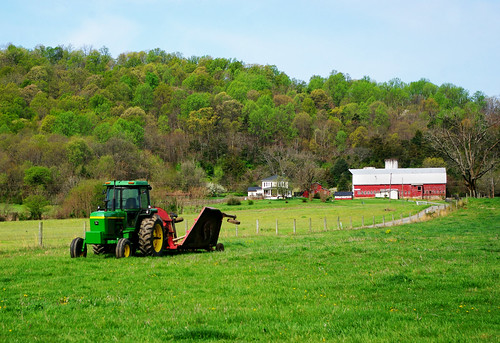 spring rural farm house barn field tractor johndeere virginia culpeppercounty colour digital pentax km f3556 1855 mm lens landscape