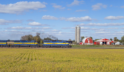 railroad rural train farming dme farmfields farmstead emd 470 emdsd402 rcpe6052 train470 smithsmillmn