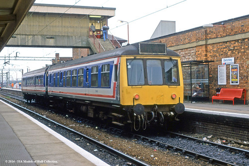train diesel buckinghamshire railway passenger bletchley britishrailways dmu networksoutheast class108 51942 dmbs