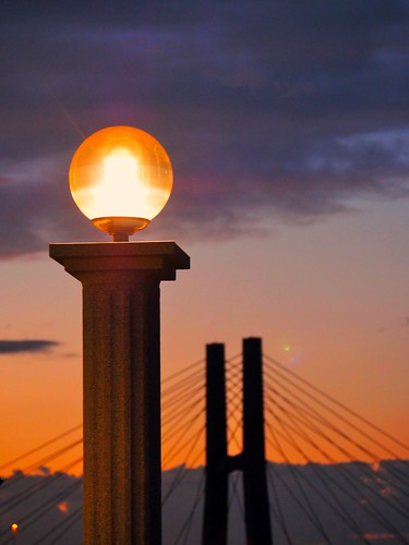 bridge twilight riverside citylights suspensionbridge 街灯