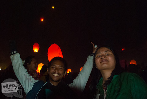 Euforia kegembiraan menyaksikan lampion terbang di acara Dieng Culture Festival 2014