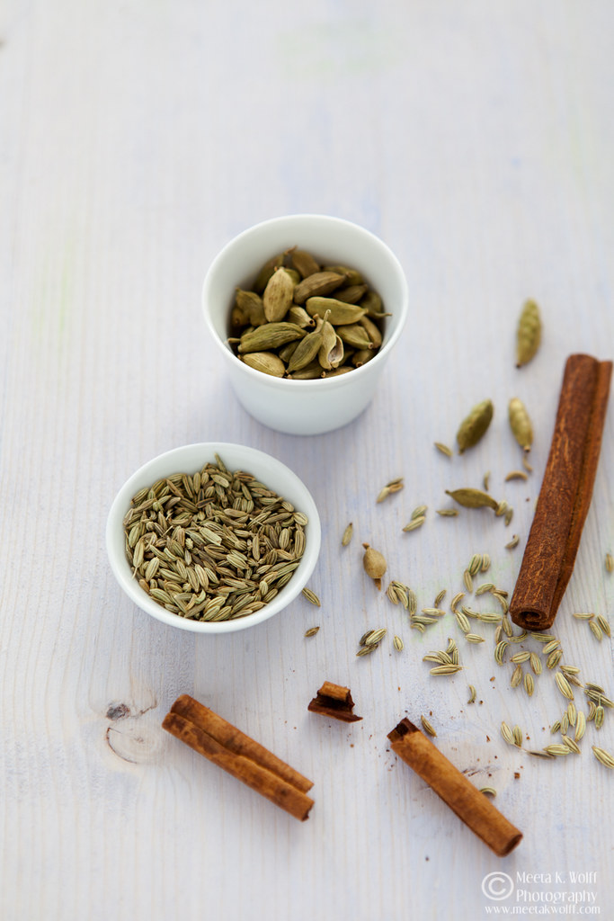 Fennel Seeds & Cardamom for Indian Carrot Rice Pudding (0060)