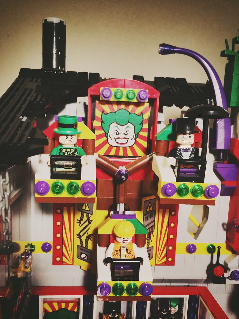 Joker's Funhouse: The 'Fearris Wheel'