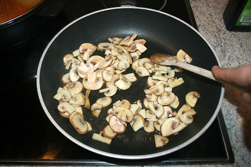 39 - Pilze in separater Pfanne anbraten / Fry mushrooms