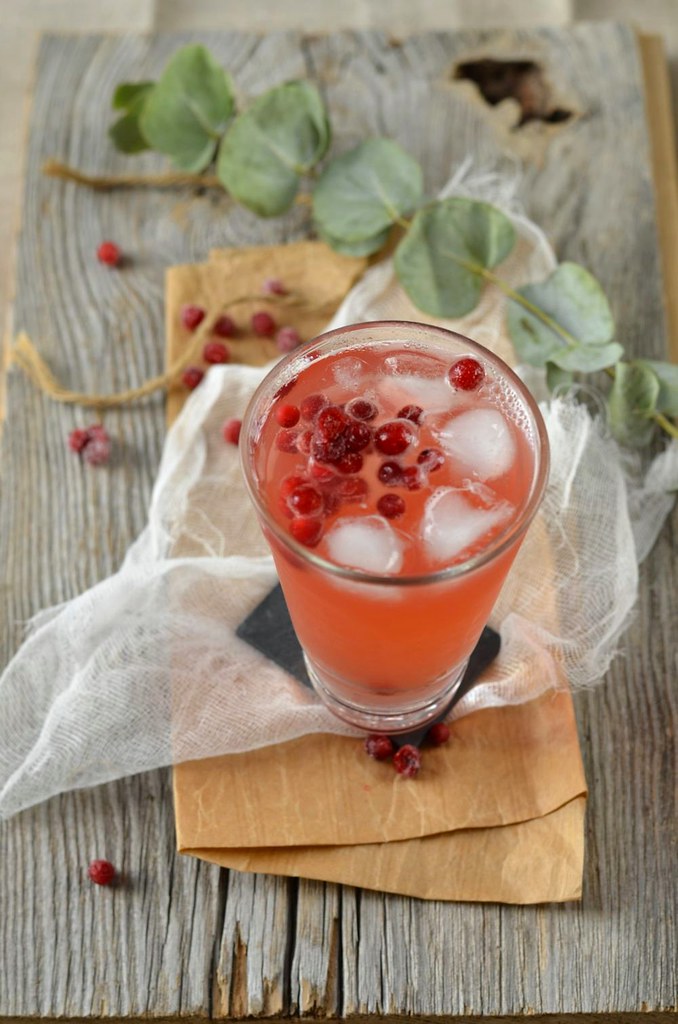 Cocktail sans alcool aux cranberries et citron vert