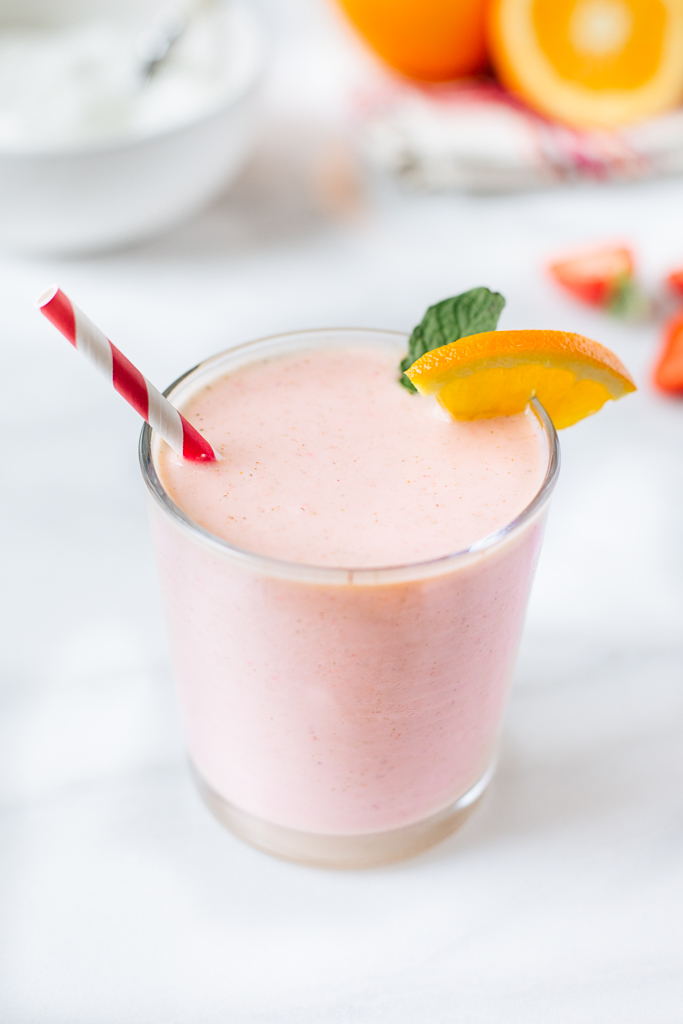 strawberry banana yogurt smoothies in glass