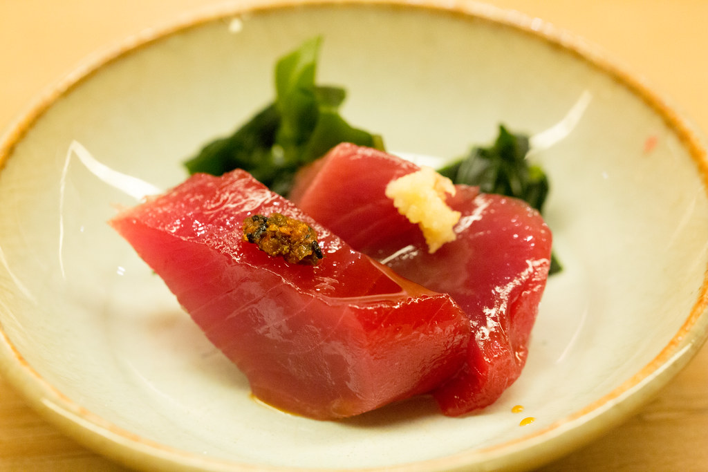 鮨 一新 づけマグロ Zuke: tuna pickled in soy sauce