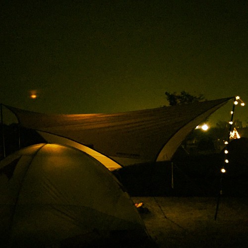 うちのテントと朧月