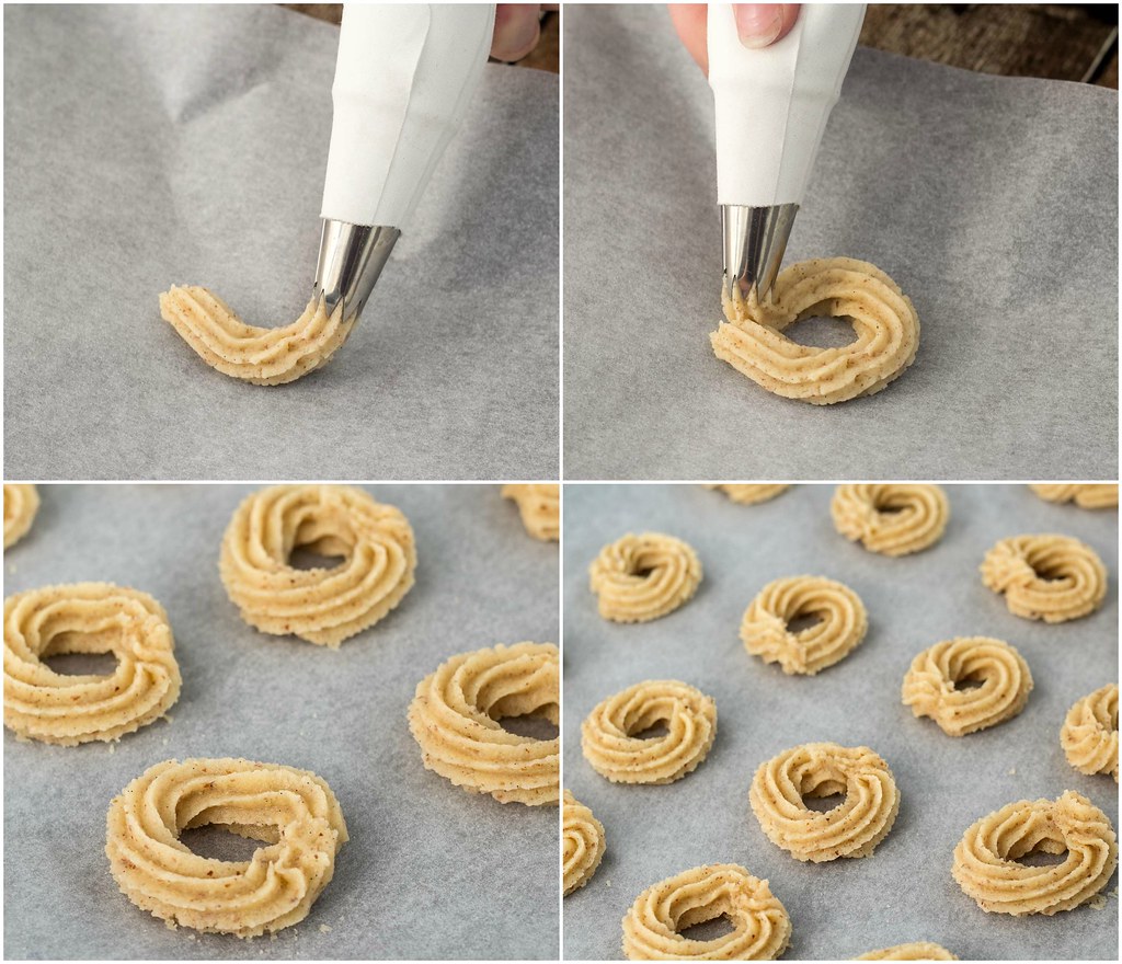 Collage hvor der vises hvordan man sprøjter vaniljekranse ud