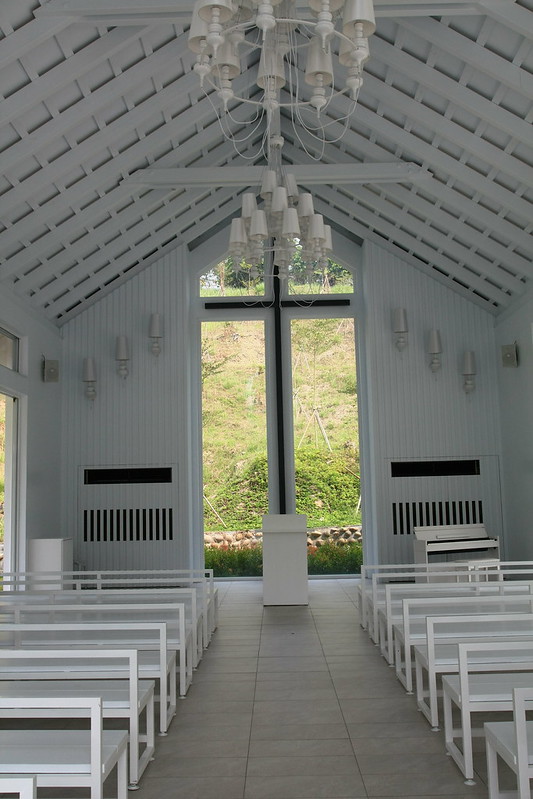 白色教堂内部图片