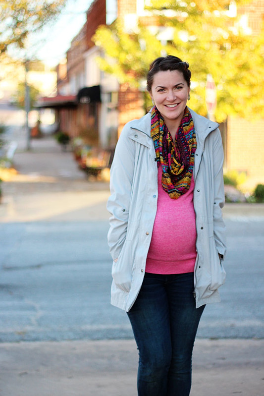 maternity-pink-sweater-jeans-trench-2