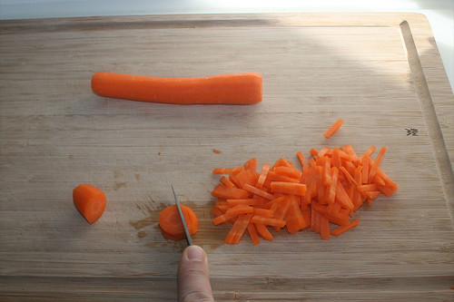 22 - Möhren zerkleinern / Mince carrots