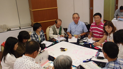 新北市政府、台灣民間團體與日本沖繩政府、民間組織針對海漂垃圾議題進行台日雙方分組討論會議。