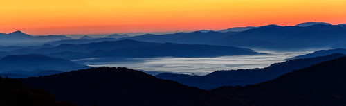 fog sunrise nc asheville northcarolina wnc brp westernnorthcarolina mountainridges valleyfog courthousevalleyoverlook