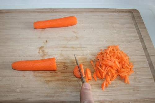 17 - Möhren zerkleinern / Cut carrots