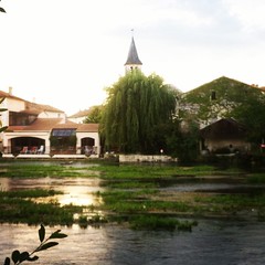 Strolling along the river - Photo of Bouëx