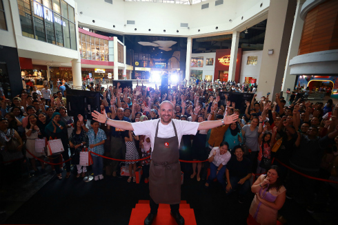 George Calombaris and his Malaysian fans at Mid Valley Megamall