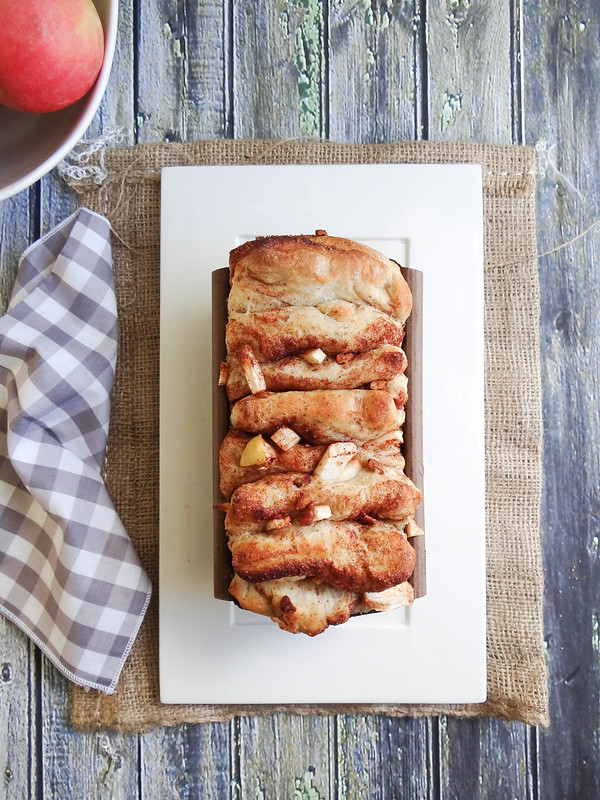 Apple Pecan Cinnamon Pull Apart Bread // SMBP
